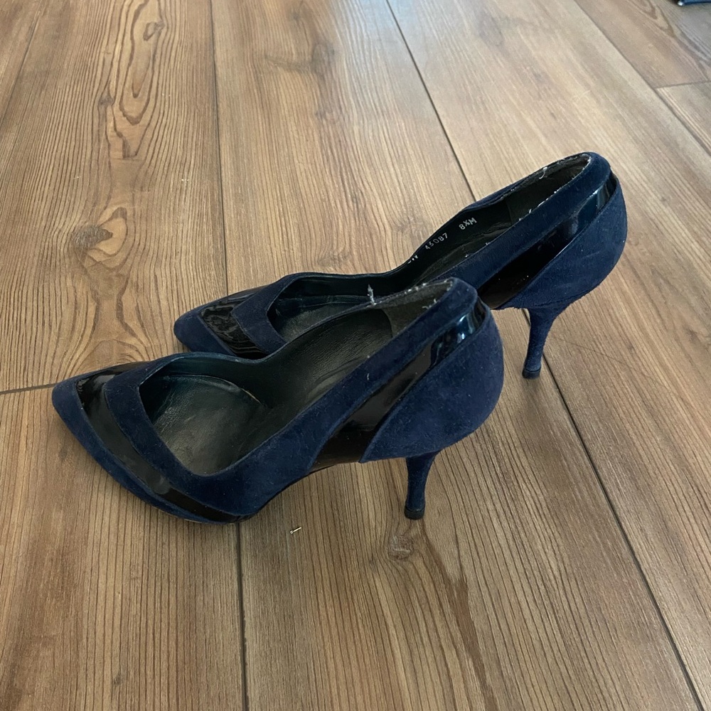 Stuart Weitzman- Black And Blue Pointed Toe Pumps - image 5